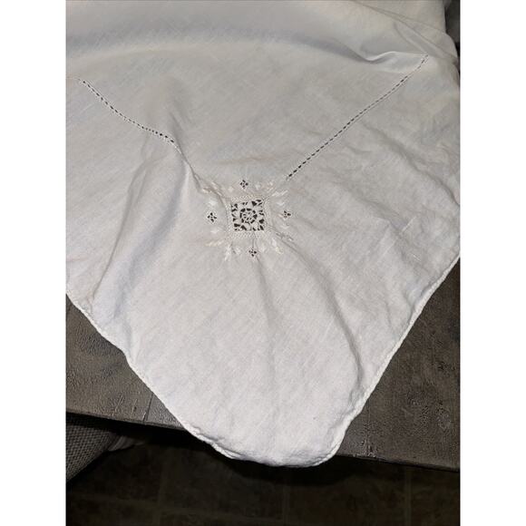 Embroidered White on White Cotton Tablecloth 64"x90" Estate Piece - Picture 6 of 8